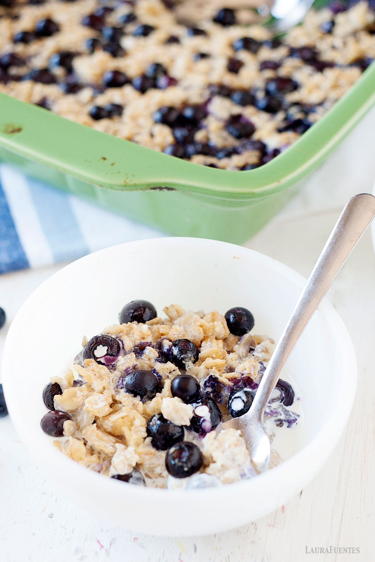 bol de avena con arandanos y leche