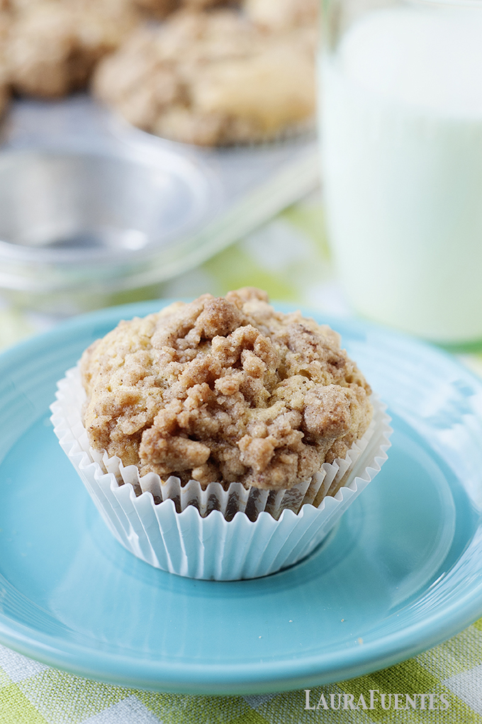 muffins de pera en un plato