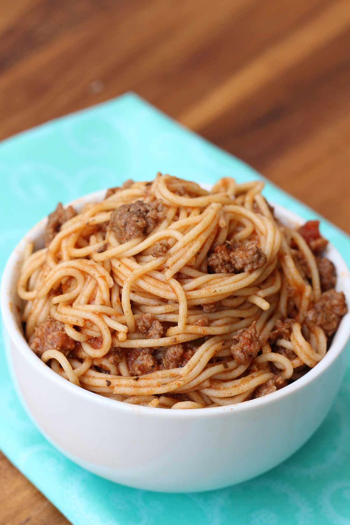 un bol de espaguetis a la boloñesa