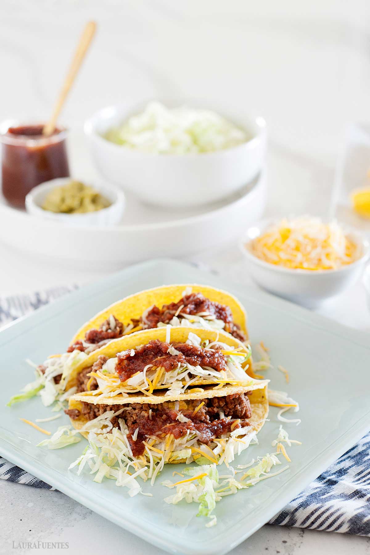 tacos de carne picada en un plato