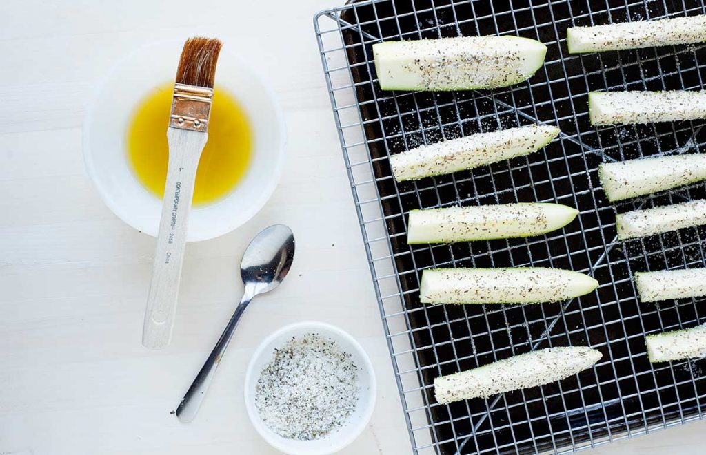 palitos de calabacin aceite de oliva y especies