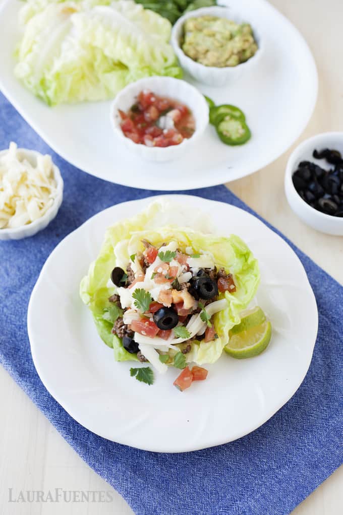 Tacos en Cups de Lechuga Ten lista la cena en 15 min con esta receta. Todo el sabor clásico de los tacos , siendo una receta libre de gluten y de grano. Os va a gustar a todos.