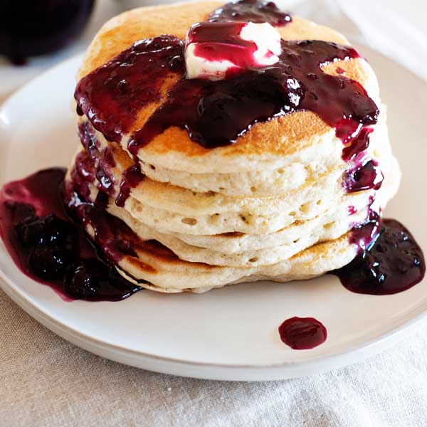Tortitas con sirope de arándanos casero