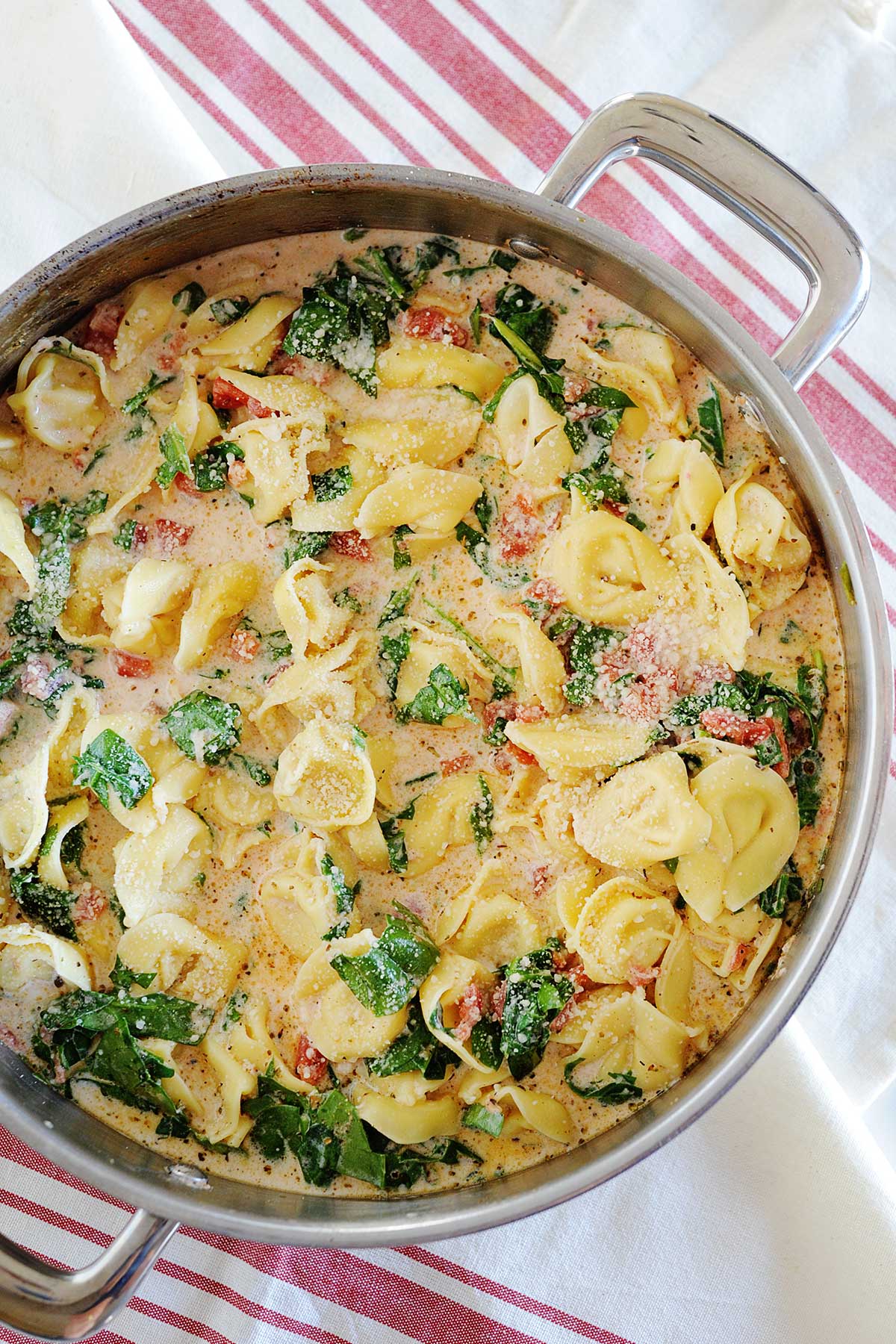 tortellini pasta con espinacas