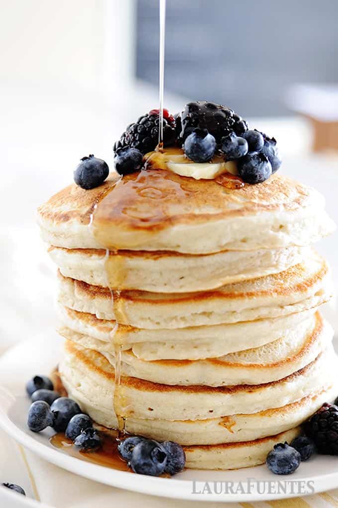 img: pancakes con arandanos y miel