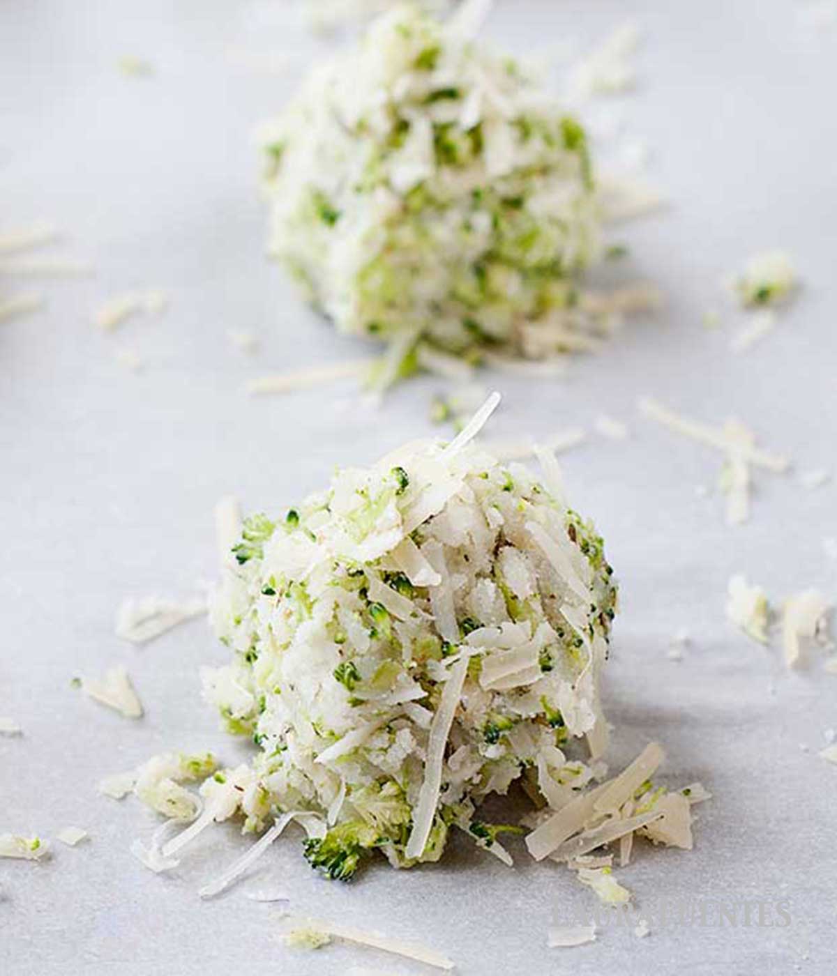 dos croquetas de brócoli 