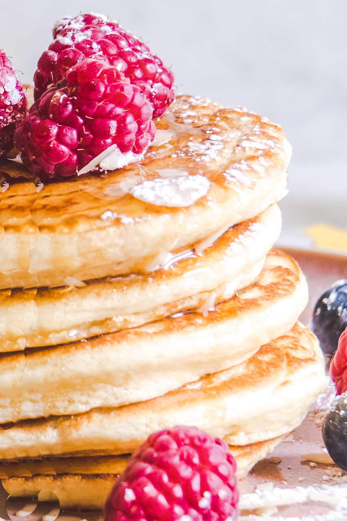 tortitas sin gluten con franbuesas encima