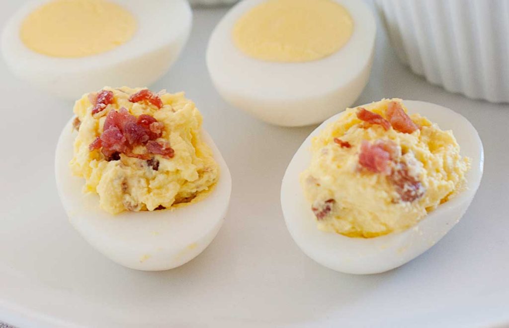 huevos rellenos con bacon 