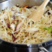 repollo salteado en una sartén