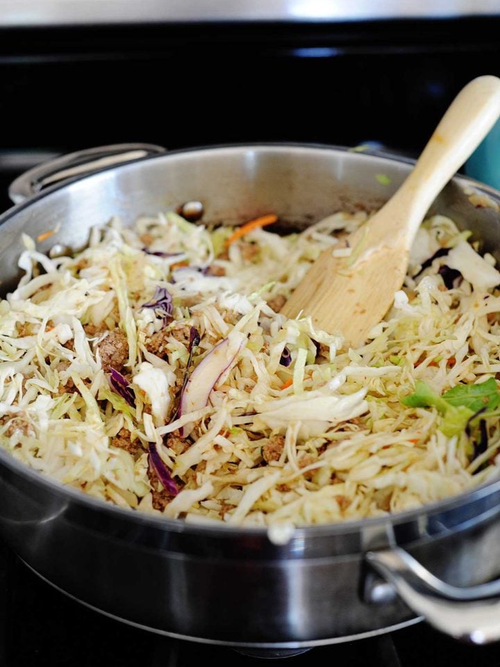 Sartén con repollo salteado