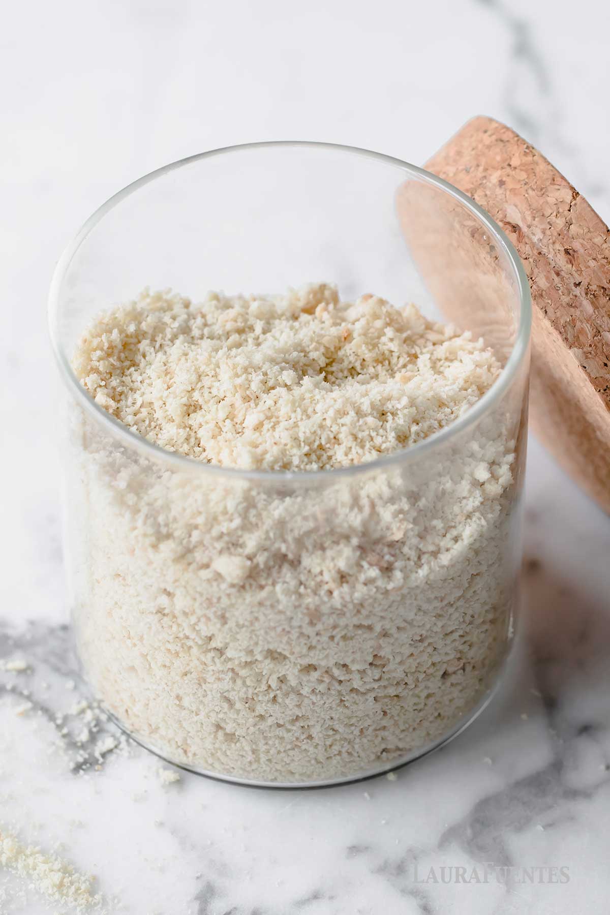 jarra llena de panko