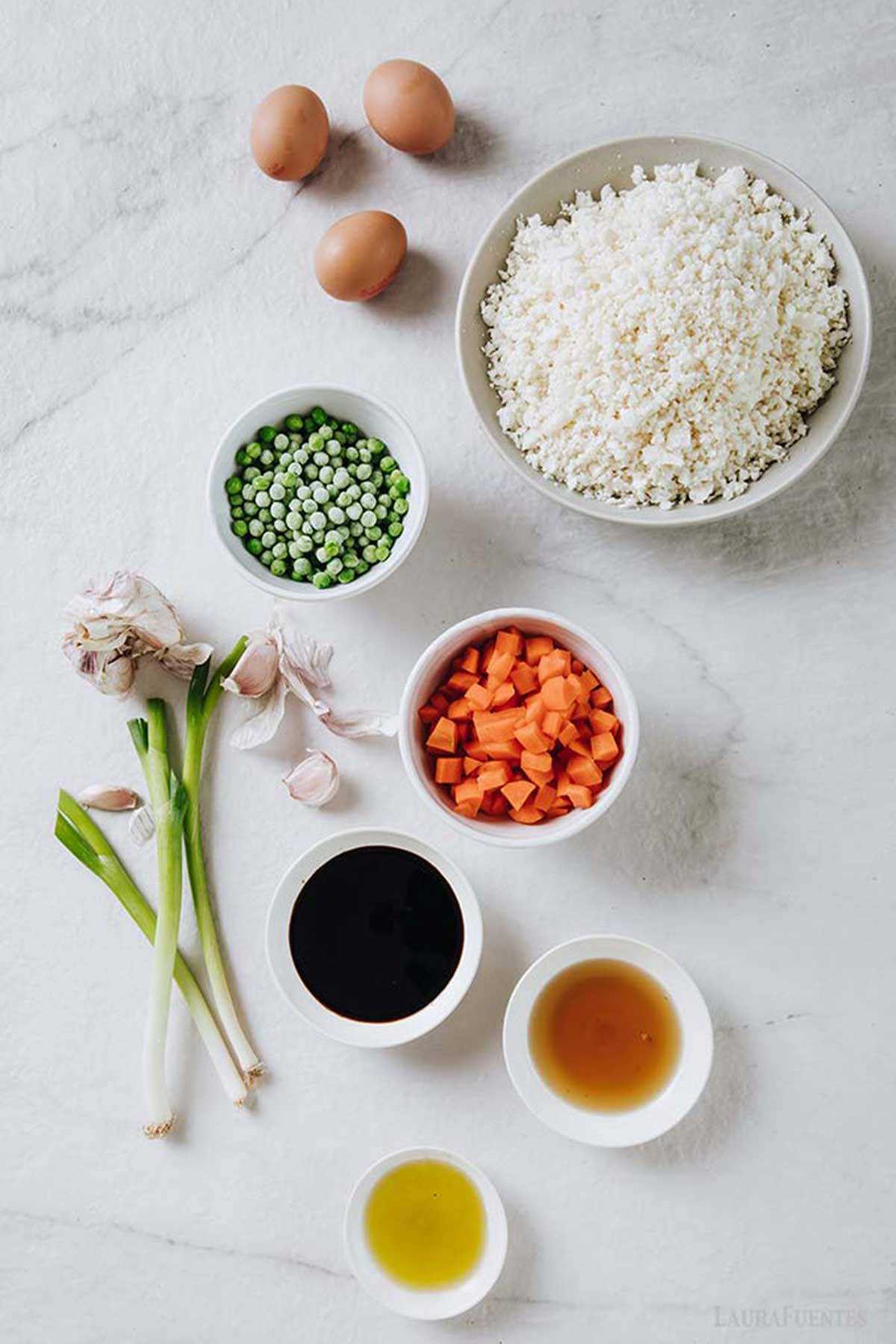 Ingredientes para hacer arroz de coliflor frito