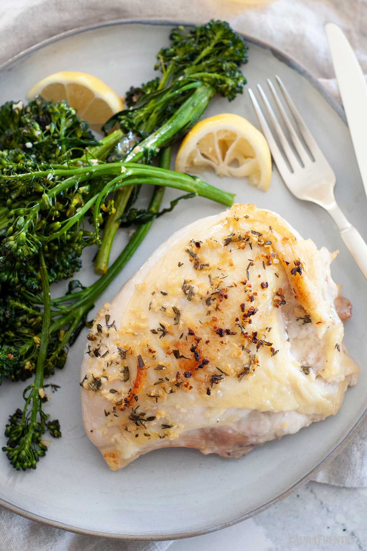 Pechugas de Pollo con Hueso Horneadas