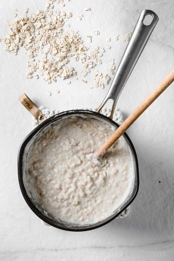 cacerola con avena cocina