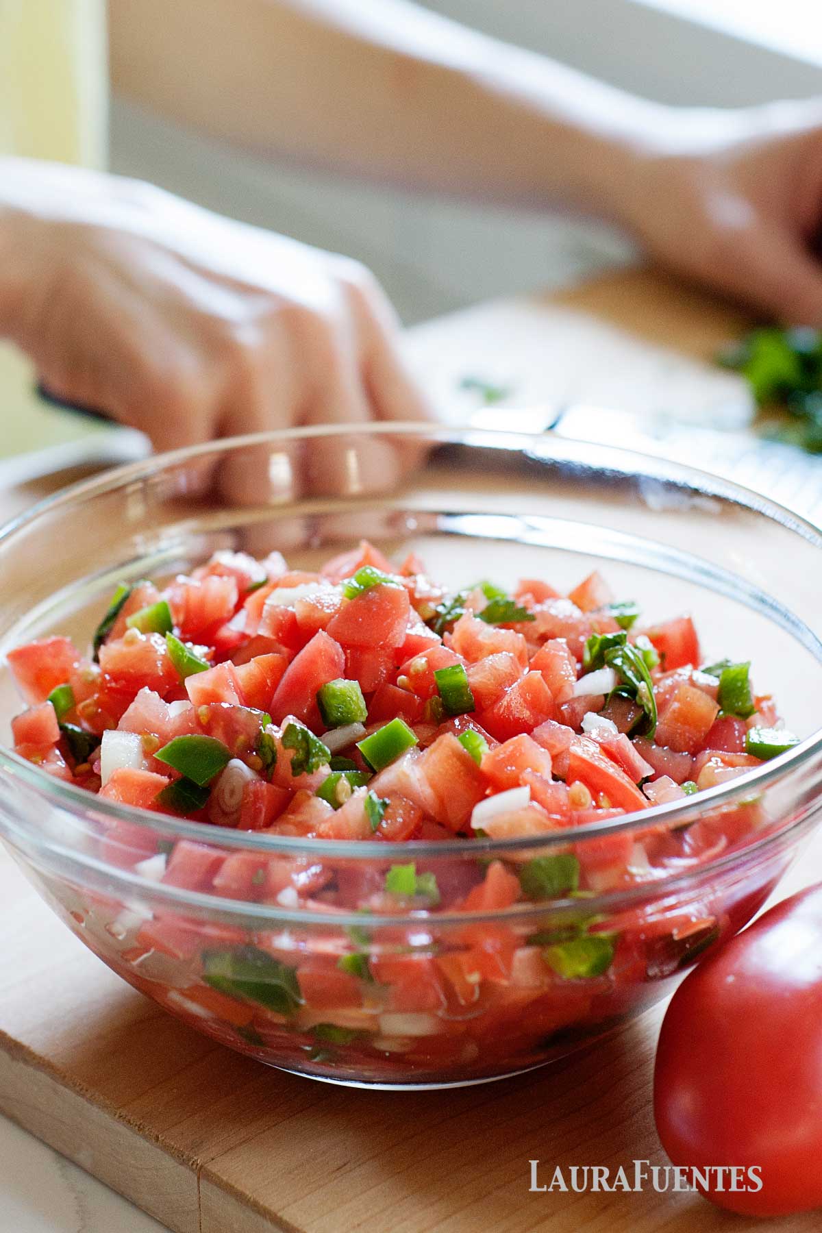 un recipiente con pico de gallo casero