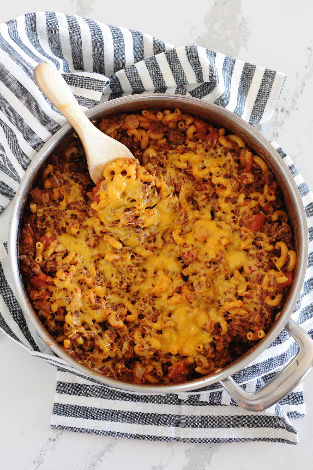 Gulash de carne, macarrones y Queso