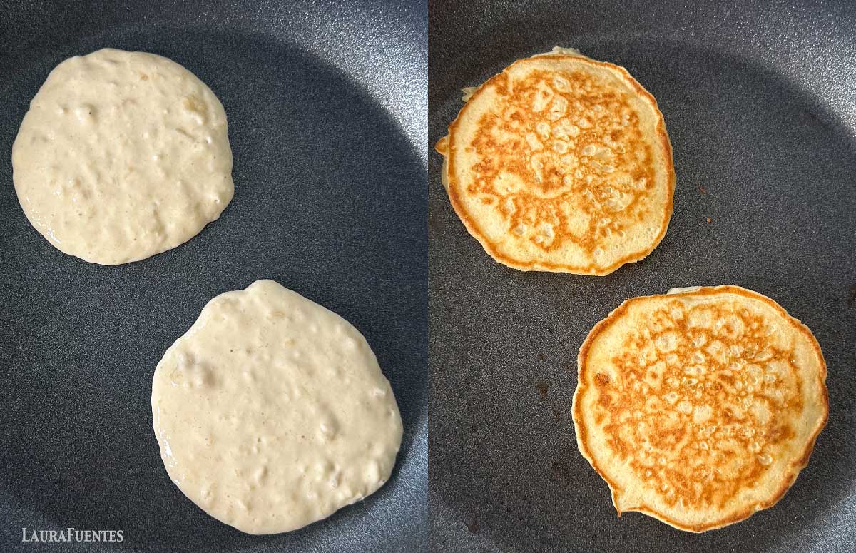 a la izquierda, masa para dos tortitas en una sartén; a la derecha, las tortitas dadas vueltas medio cocidas